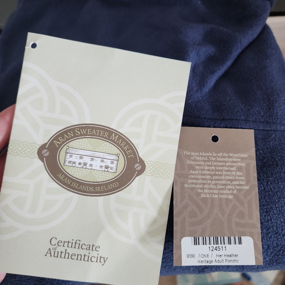 Women's Aran Sweater Market purple poncho NWT Aran Islands Ireland 100% wool - Picture 3 of 5